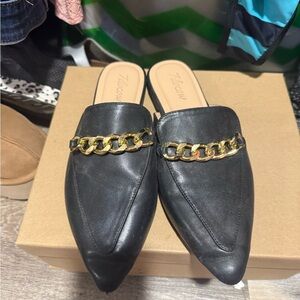 Source Unknown Black Mules with Gold Chain